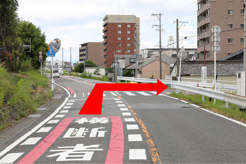 堤防道路東から右折