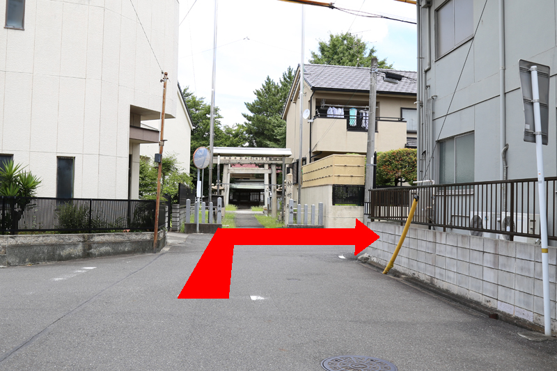 二ツ杁神明社を右折