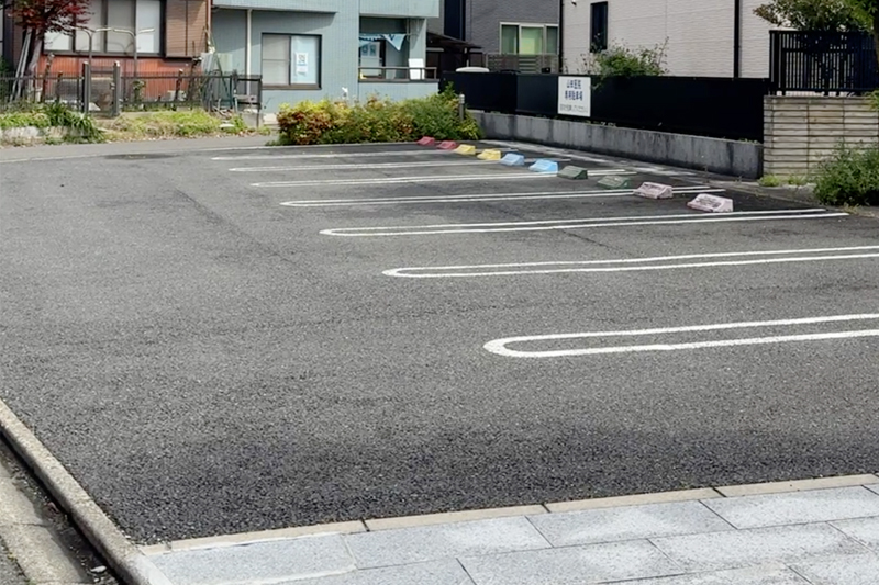 駐車場（8台）